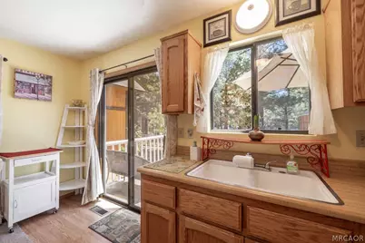 952 D Lane, Big Bear City, CA 92314 - Photo 12