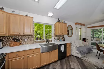 1106 W Country Club Boulevard, Big Bear City, CA 92314 - Photo 16