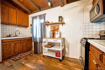 1015 W Sherwood Boulevard, Big Bear City, CA 92314 - Photo 14