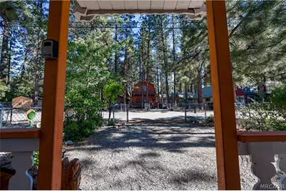 1015 W Sherwood Boulevard, Big Bear City, CA 92314 - Photo 6