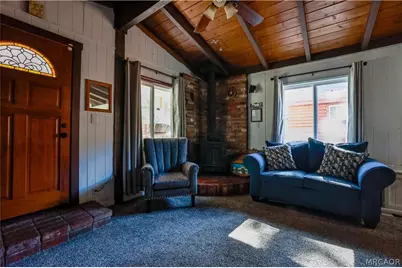 1015 W Sherwood Boulevard, Big Bear City, CA 92314 - Photo 10
