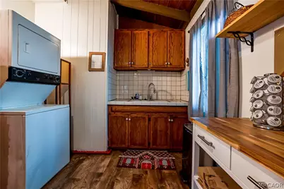 1015 W Sherwood Boulevard, Big Bear City, CA 92314 - Photo 12