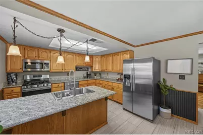 904 E Fairway Boulevard, Big Bear City, CA 92314 - Photo 14