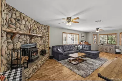 904 E Fairway Boulevard, Big Bear City, CA 92314 - Photo 12