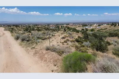 8001 Johnson Road, Phelan, CA 92371 - Photo 12