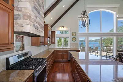 28714 Palisades Drive, Lake Arrowhead, CA 92352 - Photo 18