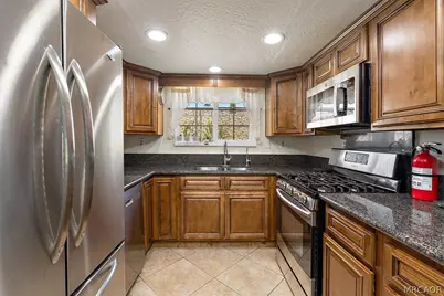 16465 Green Tree Boulevard #18, Victorville, CA 92395 - Photo 12