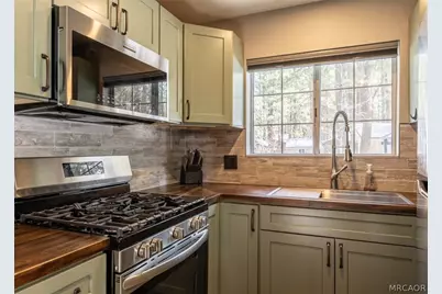 901 & 903 W Rainbow Boulevard, Big Bear City, CA 92314 - Photo 12