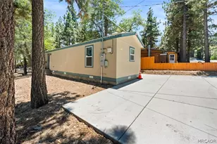 201 Maple Ln, Sugarloaf, CA 92386 - Photo 4