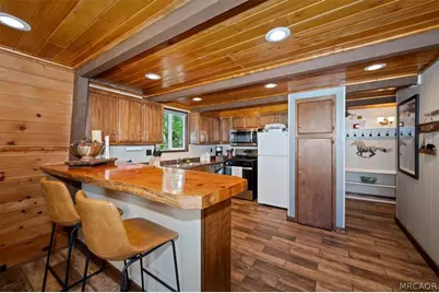 929 W Fairway Boulevard, Big Bear City, CA 92314 - Photo 14