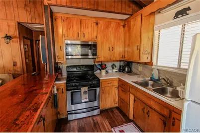 945 Green Way Drive, Big Bear City, CA 92314 - Photo 8