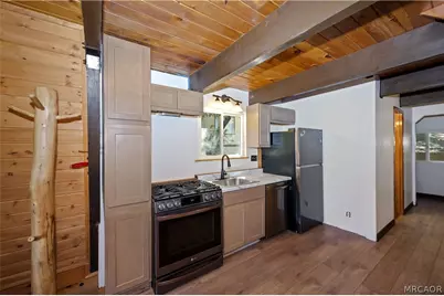 28673 Manitoba Drive, Lake Arrowhead, CA 92352 - Photo 14