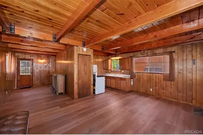530 W Sherwood Boulevard, Big Bear City, CA 92314 - Photo 8