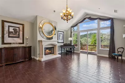 468 S Cumberland Drive, Lake Arrowhead, CA 92352 - Photo 2