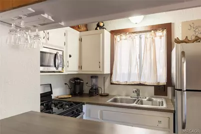 526 W Aeroplane Boulevard, Big Bear City, CA 92314 - Photo 10