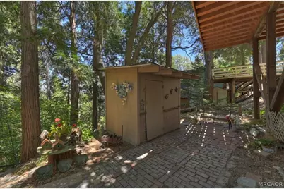 563 E Victoria Court, Lake Arrowhead, CA 92352 - Photo 4