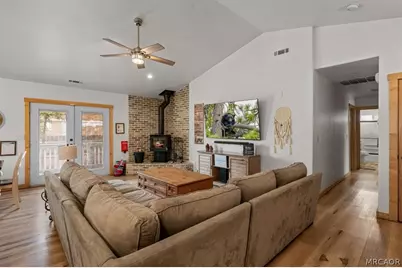 187 Dixie Lee Lane, Sugarloaf, CA 92386 - Photo 6