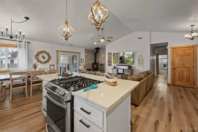 187 Dixie Lee Lane, Sugarloaf, CA 92386 - Photo 12