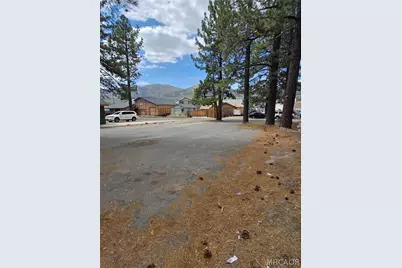 412 W Country Club Boulevard, Big Bear City, CA 92314 - Photo 4