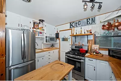 39252 Mohawk Drive, Fawnskin, CA 92333 - Photo 12