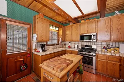 911 Panamint Mountain Drive, Big Bear City, CA 92314 - Photo 10