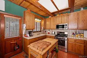 911 Panamint Mountain Dr, Big Bear City, CA 92314 - Photo 10