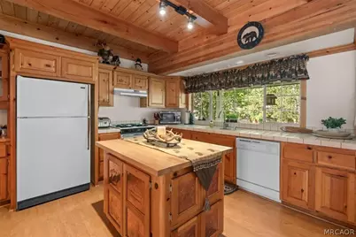 416 Pineview Drive, Big Bear City, CA 92314 - Photo 10
