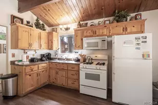 926 Robinhood Blvd, Big Bear City, CA 92314 - Photo 4