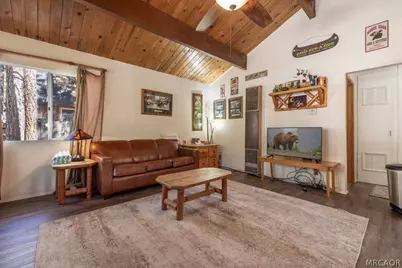 926 Robinhood Boulevard, Big Bear City, CA 92314 - Photo 6