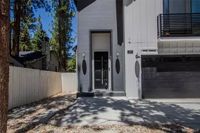 225 E Aeroplane Boulevard, Big Bear City, CA 92314 - Photo 2