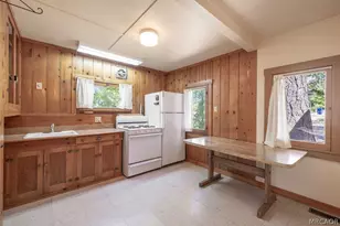 1122 Illini Dr, Fawnskin, CA 92333 - Photo 10