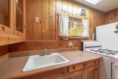 1122 Illini Drive, Fawnskin, CA 92333 - Photo 12