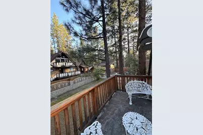 336 W Sherwood Boulevard, Big Bear City, CA 92314 - Photo 2