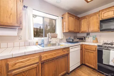 417 E Mountain View Boulevard, Big Bear City, CA 92314 - Photo 14