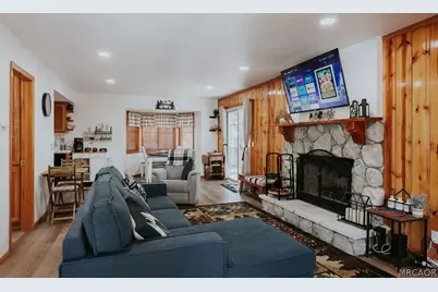 31909 Lookout Lane, Running Springs, CA 92382 - Photo 4
