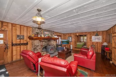 1062 Fawnskin Drive, Fawnskin, CA 92333 - Photo 8
