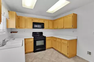 13523 Merry Oaks, Victorville, CA 92392 - Photo 20