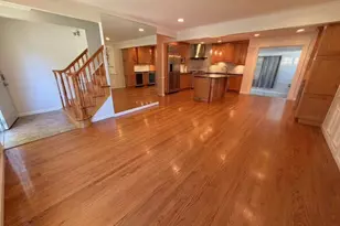 31 Stoothoff Dr, New Hyde Park, NY 11040 - Photo 4