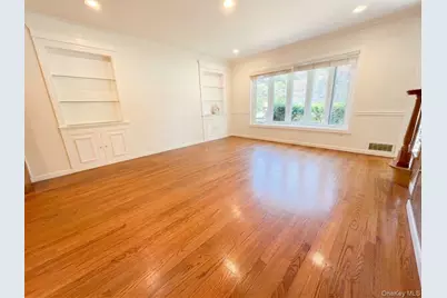 31 Stoothoff Drive, New Hyde Park, NY 11040 - Photo 2