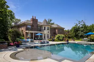 5 Kodiak Dr, Woodbury, NY 11797 - Photo 2