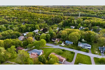 29 Hillview Drive, Poughkeepsie, NY 12603 - Photo 2