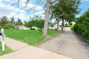 1837 Lincoln Ave, Holbrook, NY 11741 - Photo 2