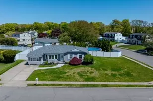 41 Jenny Ln, Holtsville, NY 11742 - Photo 2