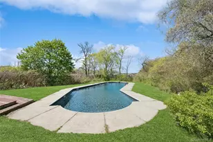 106 S Country Rd, Westhampton Beach, NY 11978 - Photo 34