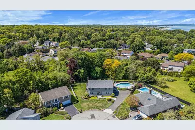 4 High Court, Bayville, NY 11709 - Photo 2