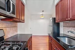 70 S Park Ave, Rockville Centre, NY 11570 - Photo 8