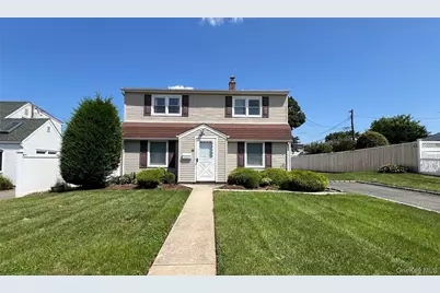 30 Castle Lane, Levittown, NY 11756 - Photo 2