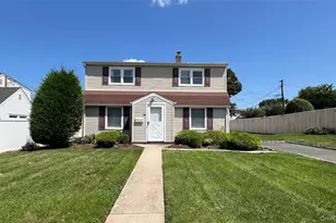 30 Castle Ln, Levittown, NY 11756 - Photo 2