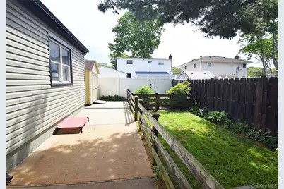 22 Salem Place, Copiague, NY 11726 - Photo 20