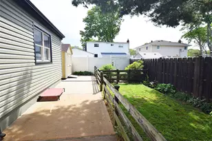 22 Salem Pl, Copiague, NY 11726 - Photo 20